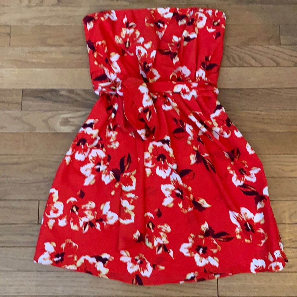 Women’s Strapless Dress